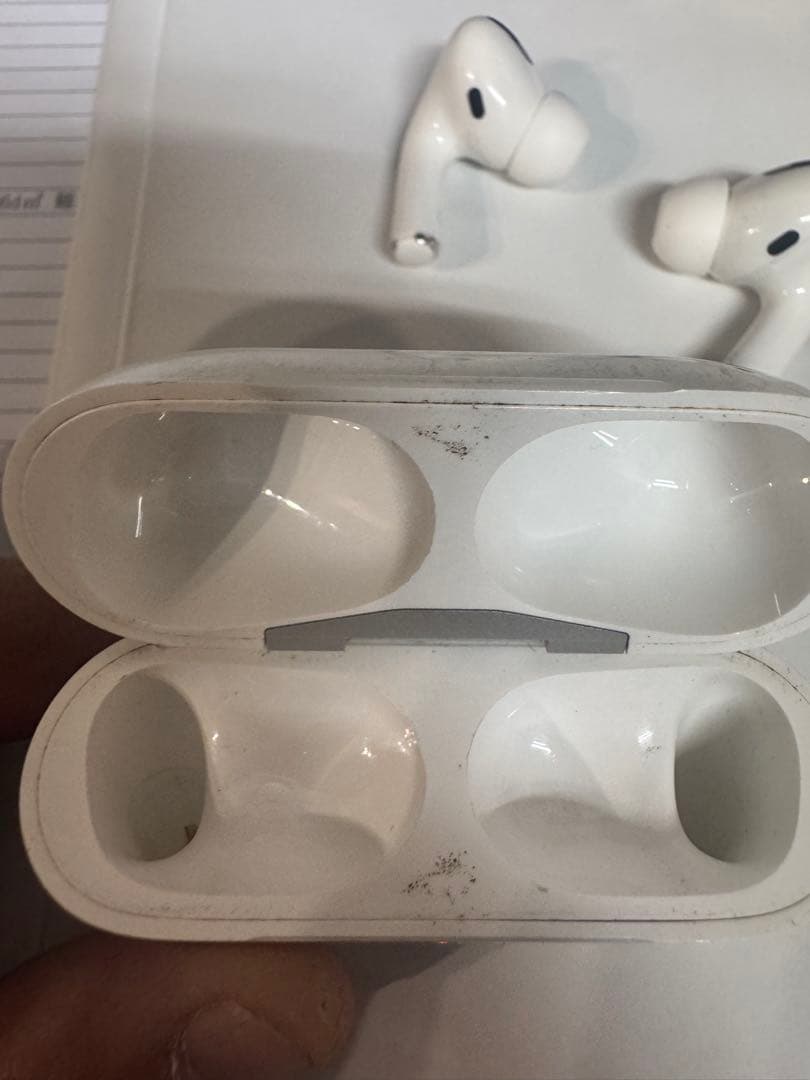 AirPods Pro 第一世代　本体 ホワイト ケース