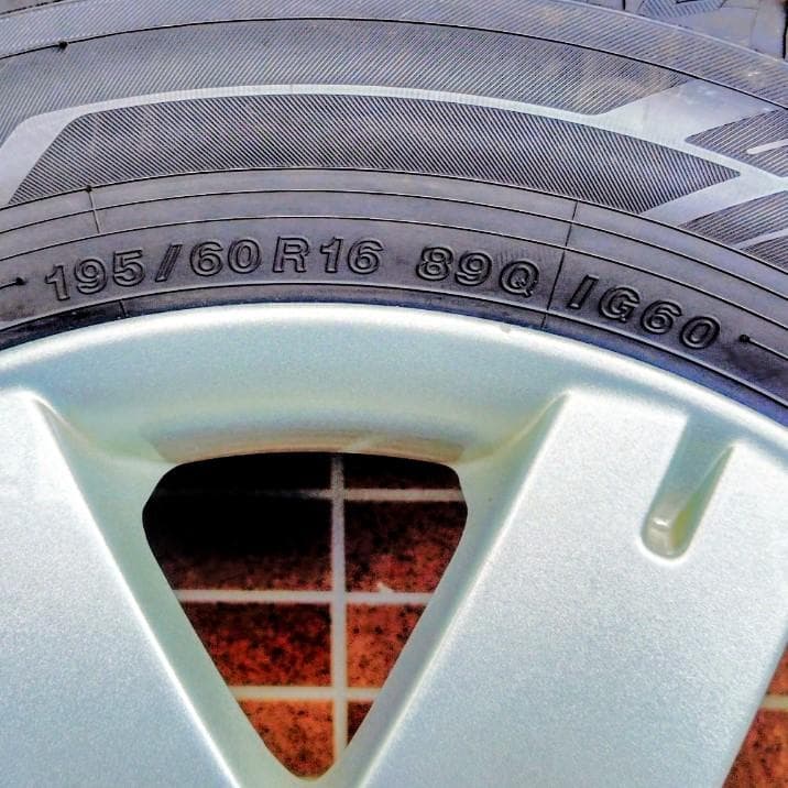 中古4本セット☆フォルクスワーゲン純正アルミホイール16インチ☆スタッドレス付き