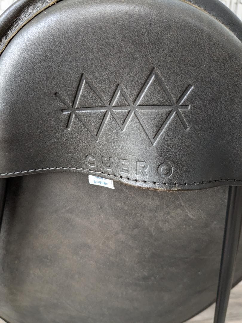 Cuero（クエロ） BKFバタフライチェア