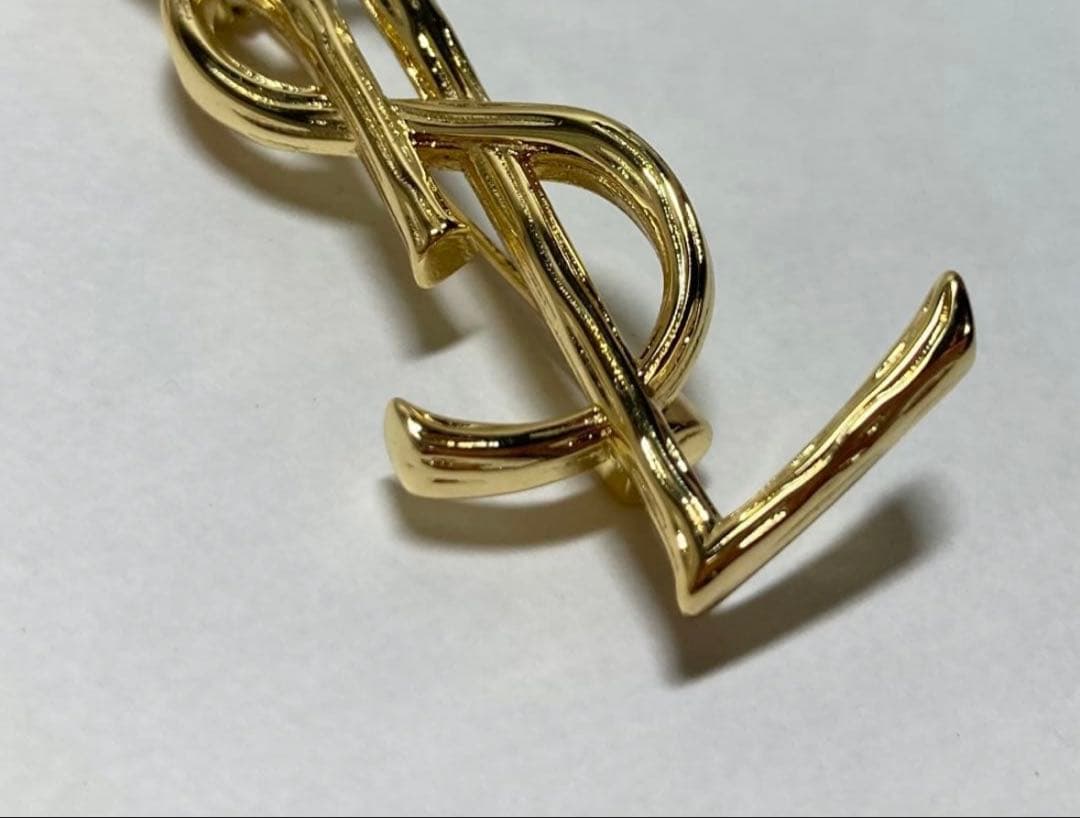 美品　サンローラン　SAINT LAURENT ブローチ　YSLロゴ