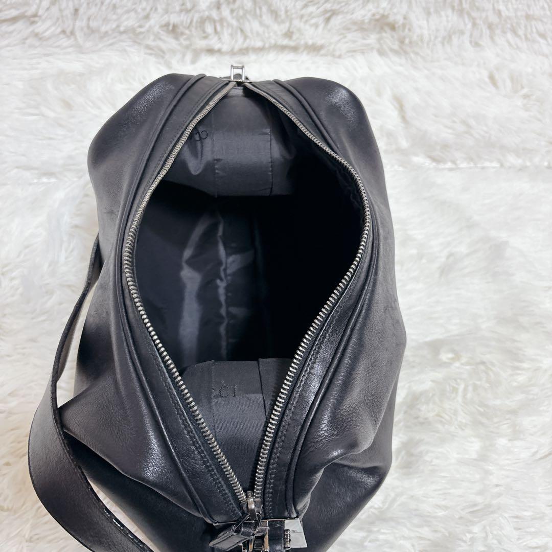 GUCCI グッチ　ワンショルダー　メッセンジャーバッグ　黒　GGタグなし