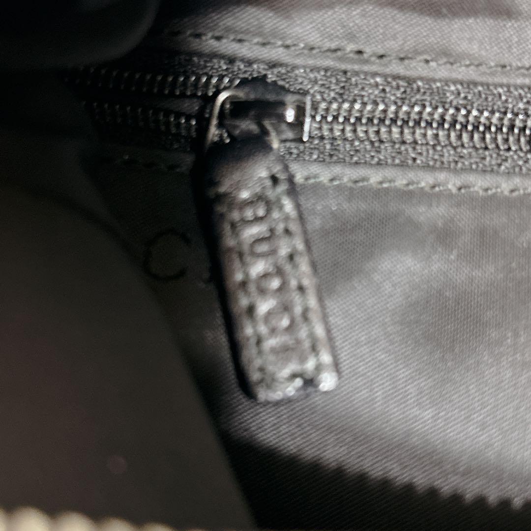 GUCCI グッチ　ワンショルダー　メッセンジャーバッグ　黒　GGタグなし