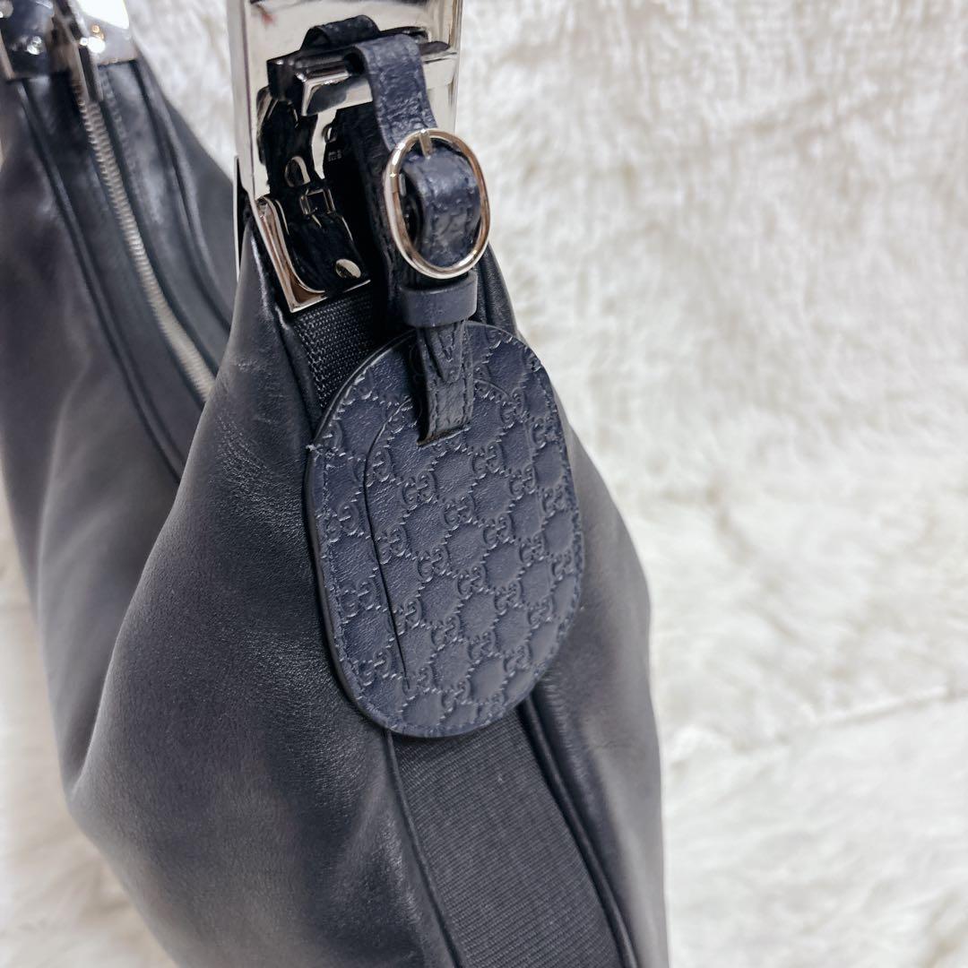 GUCCI グッチ　ワンショルダー　メッセンジャーバッグ　黒　GGタグなし