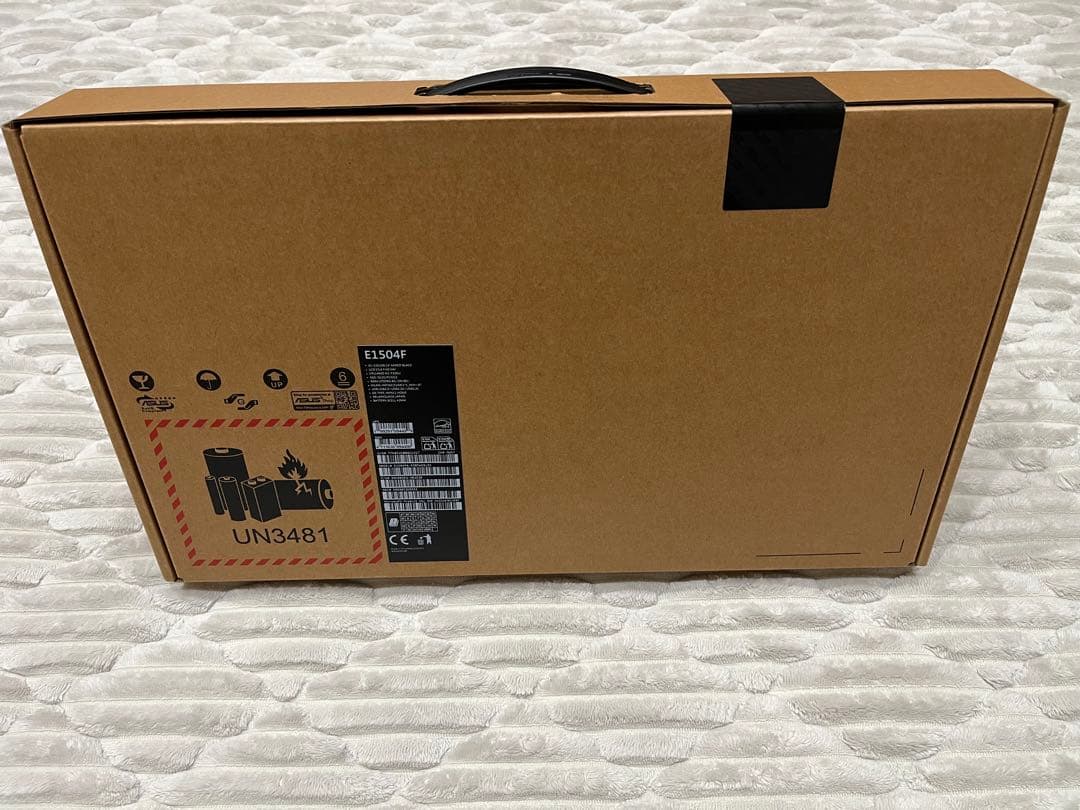 ASUS Vivobook E1504F ノートPC