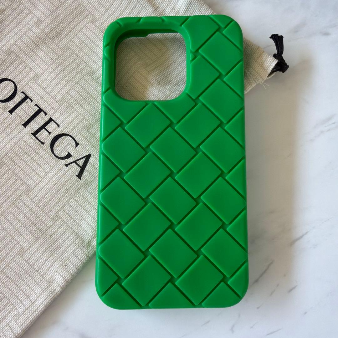 BOTTEGA VENETA グリーン iPhone15proケース