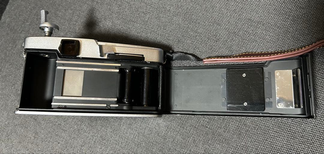 Olympus PEN フィルムカメラ F.Zuikoレンズ付き(動作未確認)