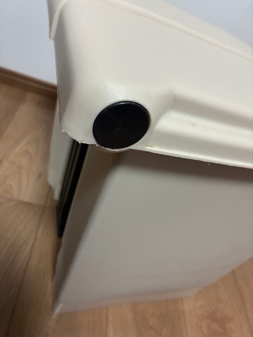 ラバーメイド　Rubbermaid製　衛生的　ステップオン式ゴミ箱