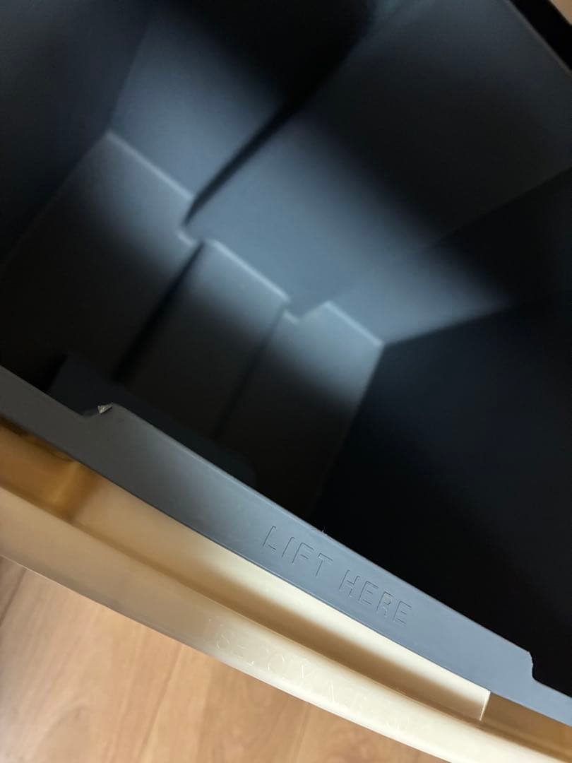 ラバーメイド　Rubbermaid製　衛生的　ステップオン式ゴミ箱