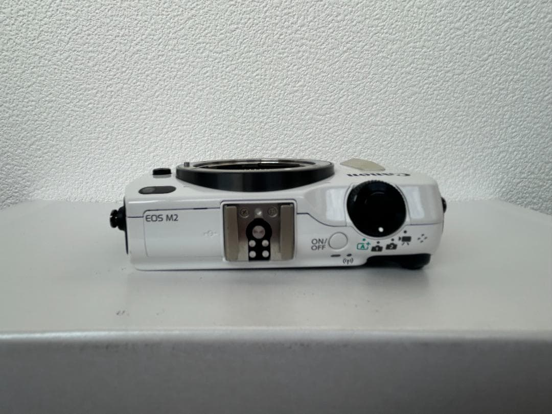 「美品」Canon EOS M2 ホワイト　ミラーレス一眼　コンパクトカメラ