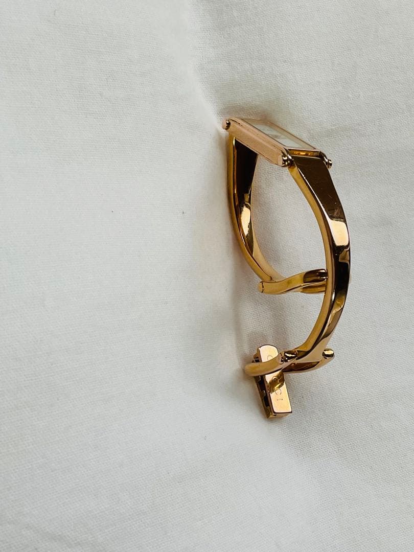 GUCCI グッチ　ゴールド　腕時計　文字盤シェル　1500L