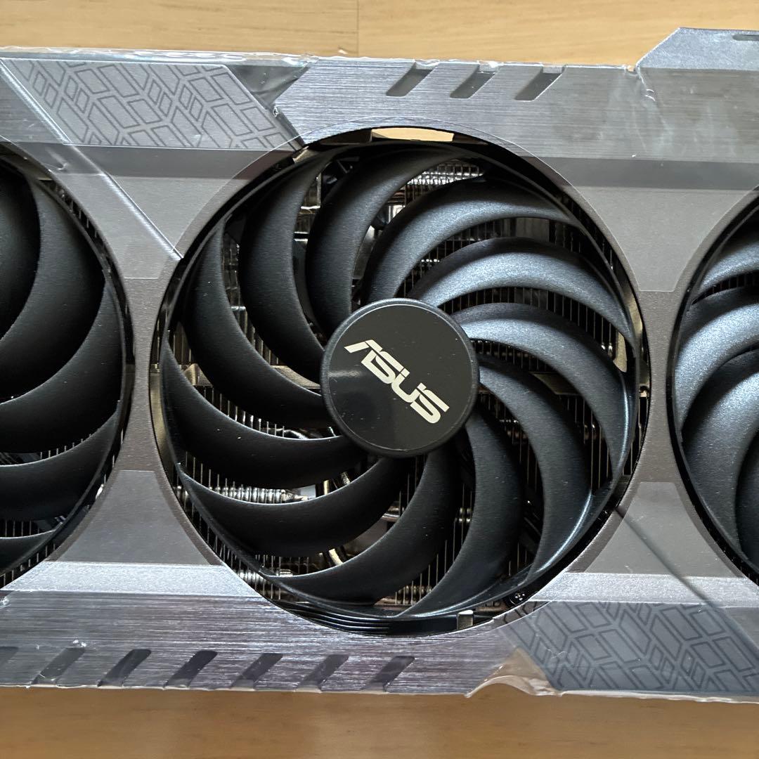 ASUS TUF GAMING RTX 4090 ヒートシンク　ファン　LED
