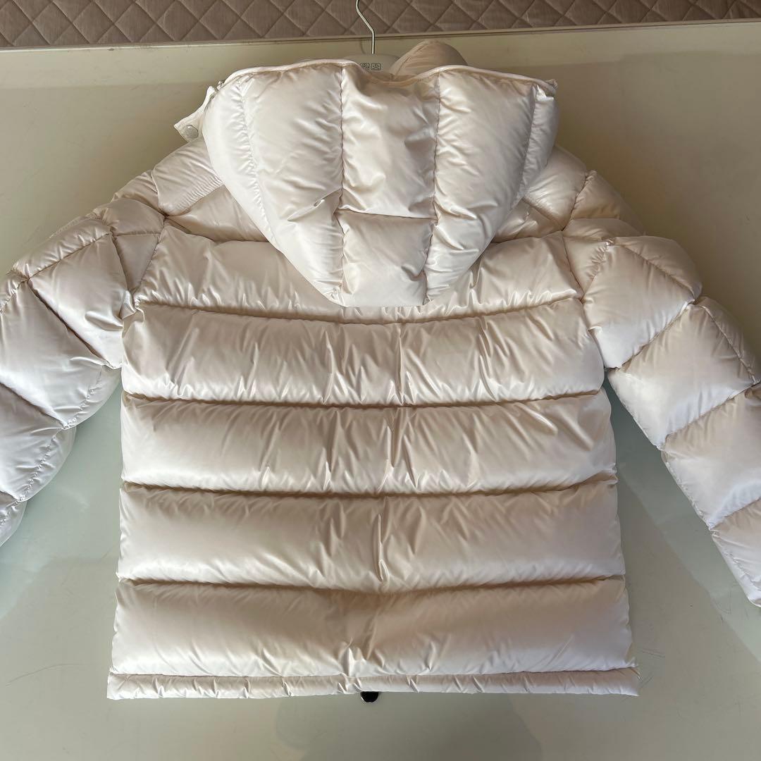 MONCLER ホワイト ダウンジャケット