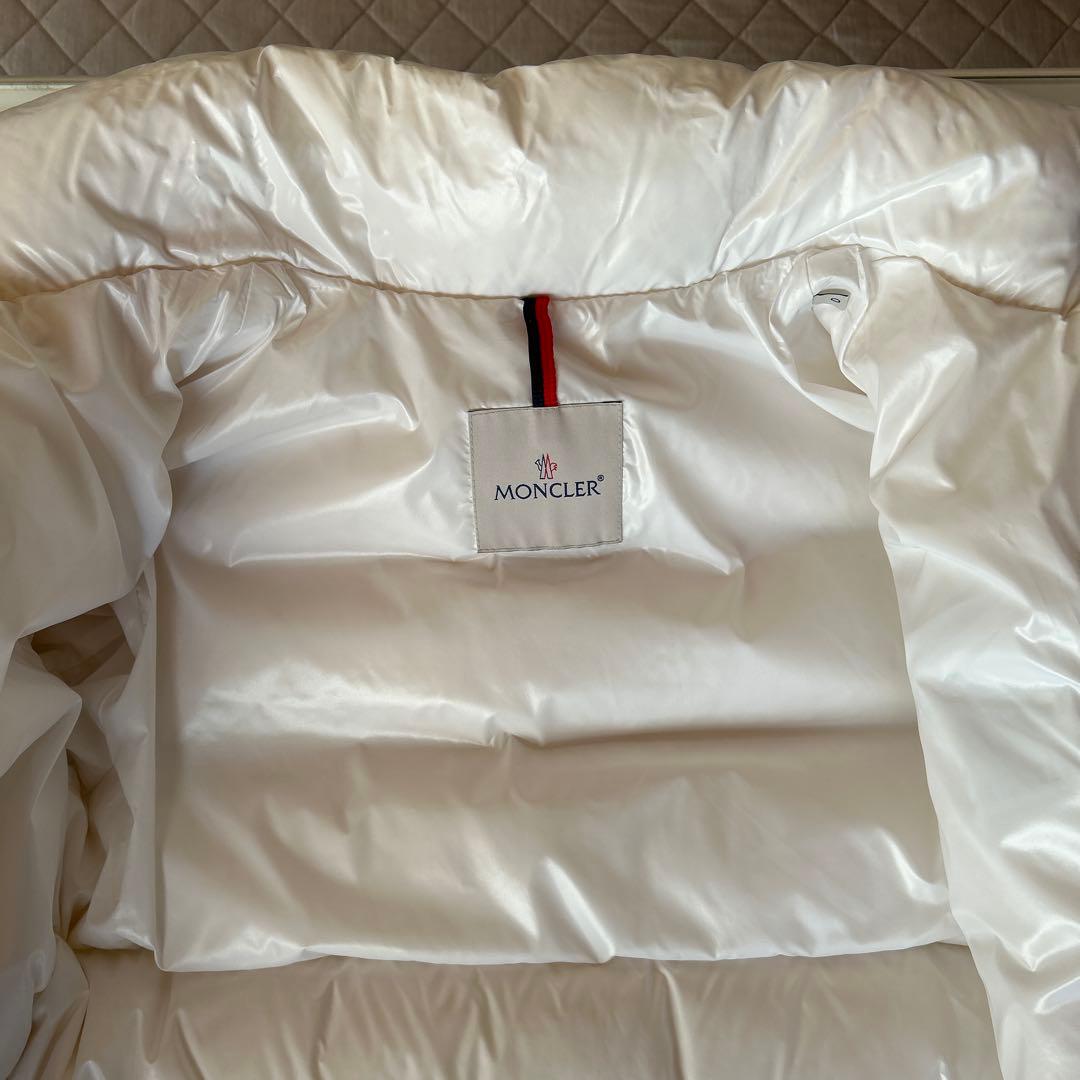 MONCLER ホワイト ダウンジャケット