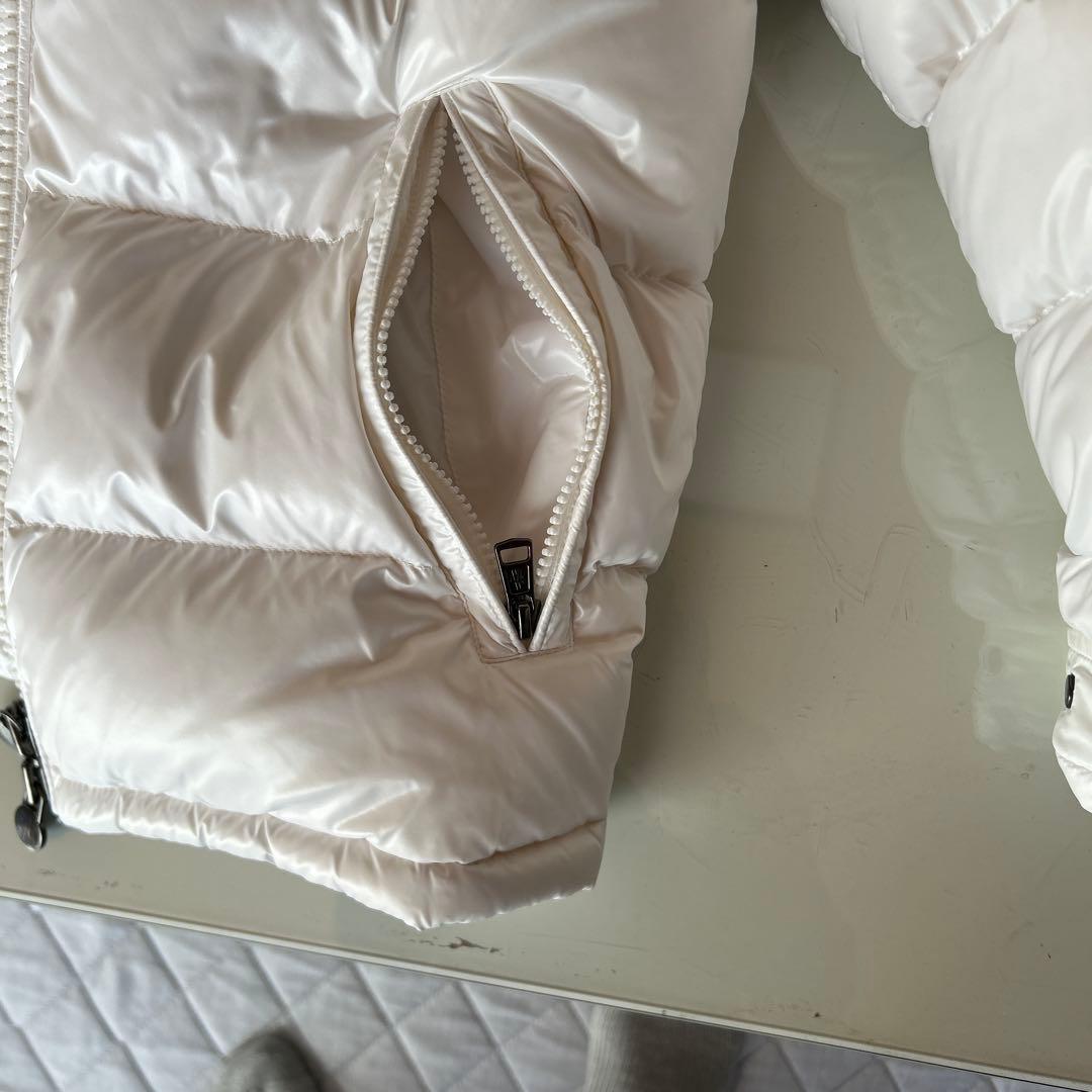 MONCLER ホワイト ダウンジャケット