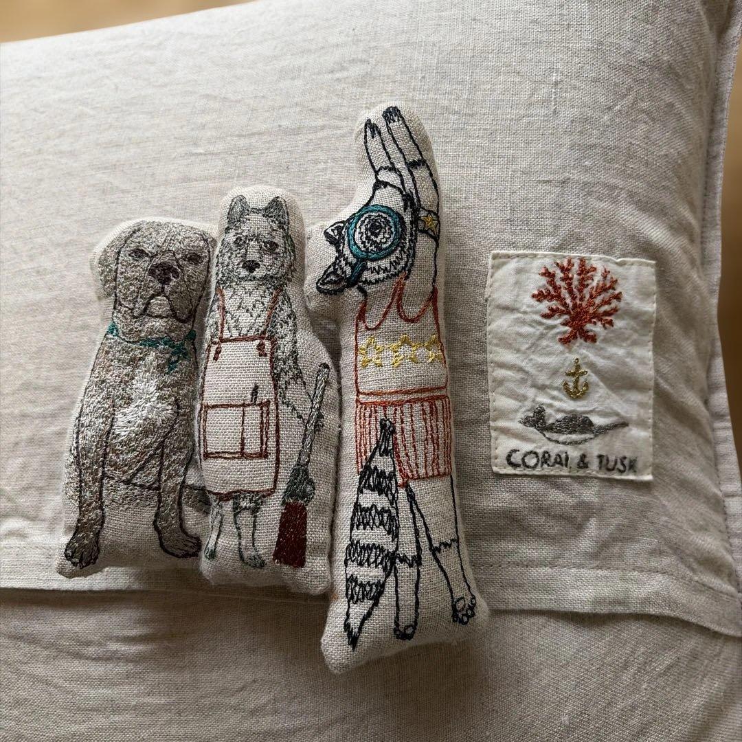 動物刺繍のリネンクッション