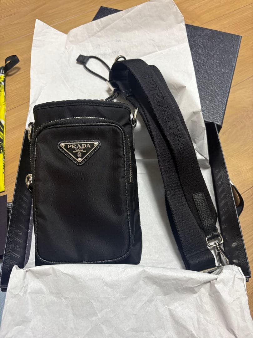 確実正規品　PRADAスマートフォンケース　本日のみの値下げ