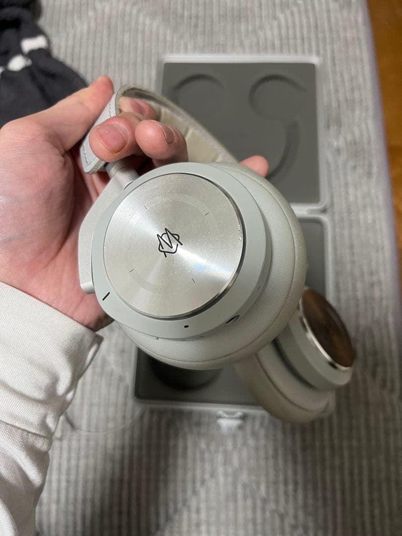 b&o X Rimowa ヘッドホン