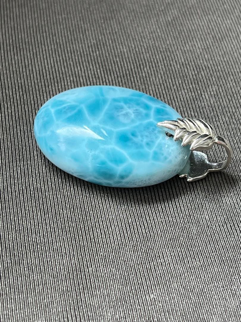 天然石ラリマー☆高品質！オーバル型ペンダントトップ☆リーフ型バチカンがステキ！