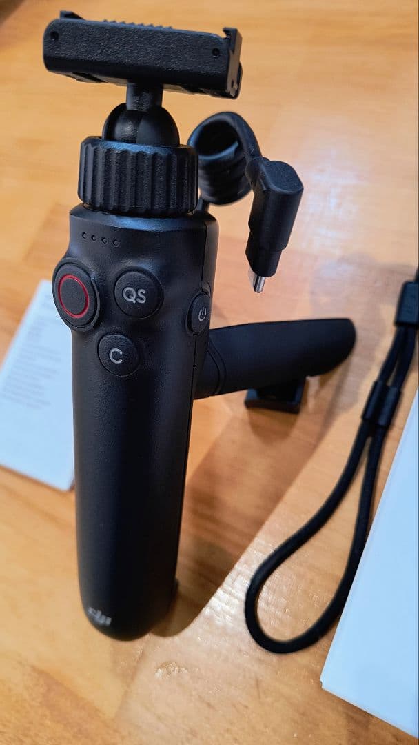 dji Osmo Action 多機能充電ハンドルとその他ツール