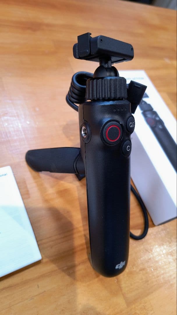 dji Osmo Action 多機能充電ハンドルとその他ツール