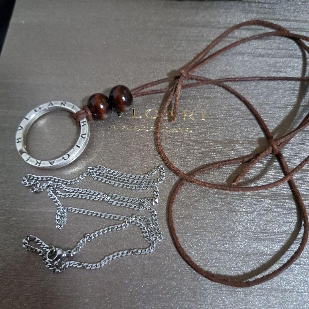BVLGARI ロゴ入りシルバーリング&　チェーン　水牛革ネックレス