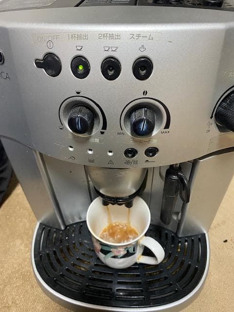 De'Longhi Magnifica エスプレッソマシン