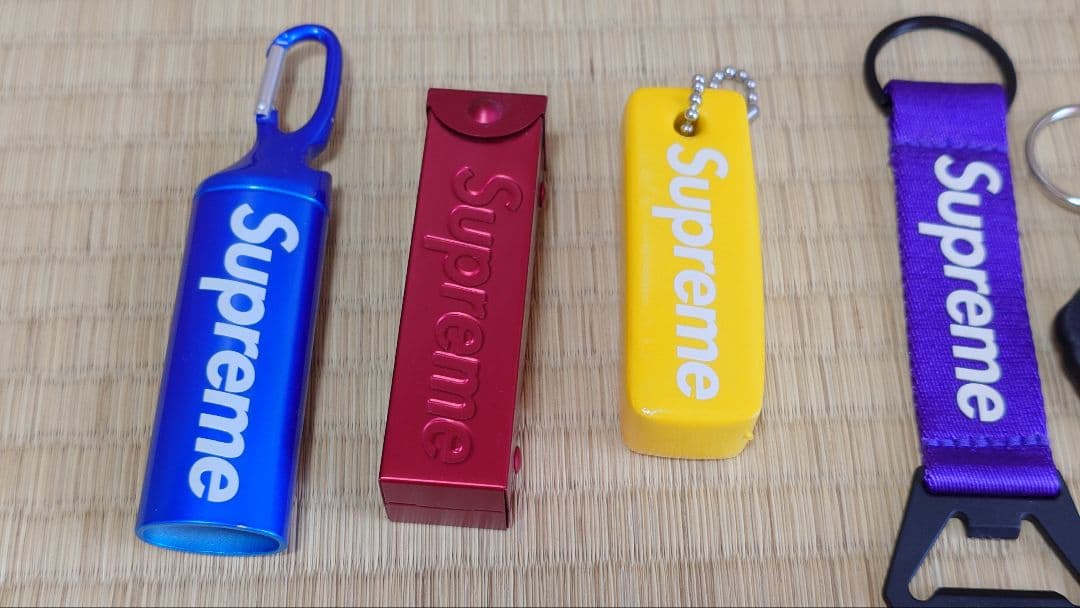 supreme アクセサリーセット キーホルダー等
