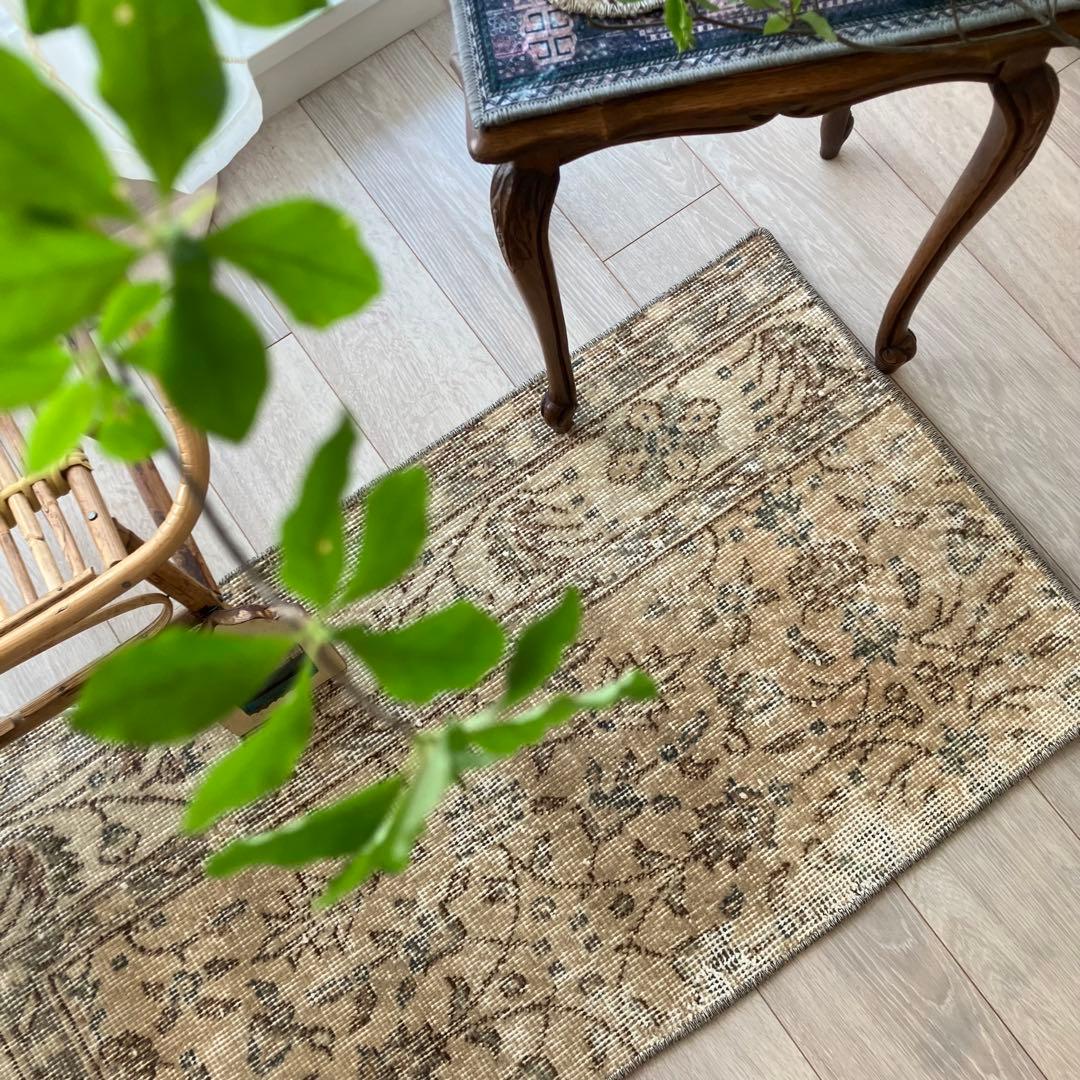 キャラメルベージュ55×119✳︎フラワー　L字デザイン　トルコヴィンテージラグ