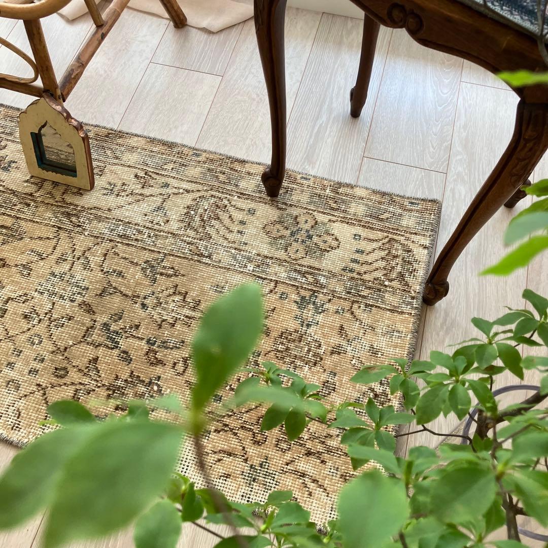 キャラメルベージュ55×119✳︎フラワー　L字デザイン　トルコヴィンテージラグ