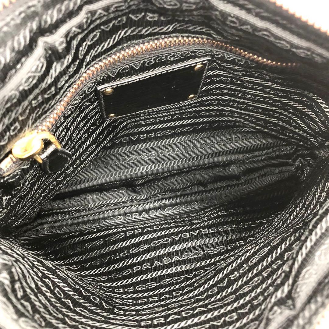 ✨美品✨プラダ ショルダーバッグ メタルロゴ ゴールド金具 ナイロン レザー 黒