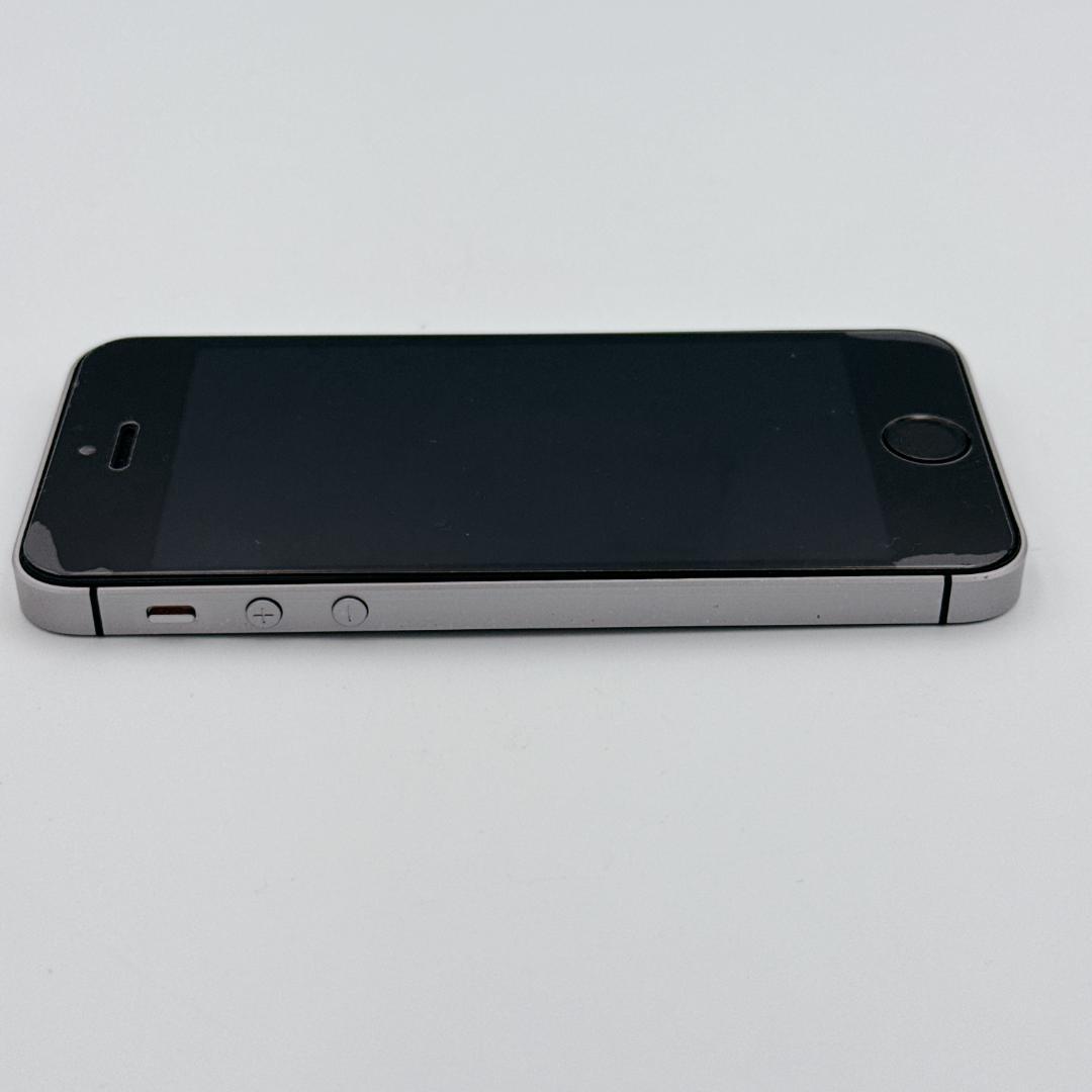 【未使用級】iPhone SE 64GB NLM62J/A スペースグレイ