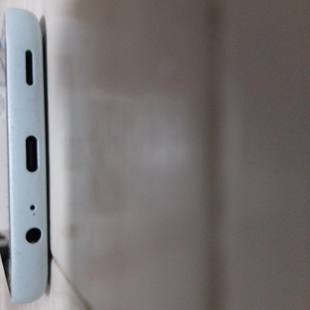 DOCOMOarrowsF-52E　カラー　ライトブルー