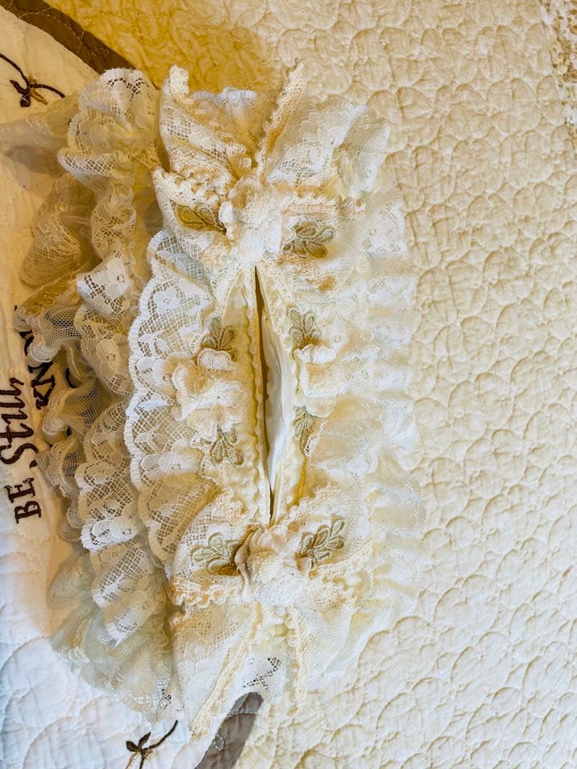 ❤️さえら★ヒスクローネ★エレガント★お花モチーフリボン飾り★チュールフリルカバー