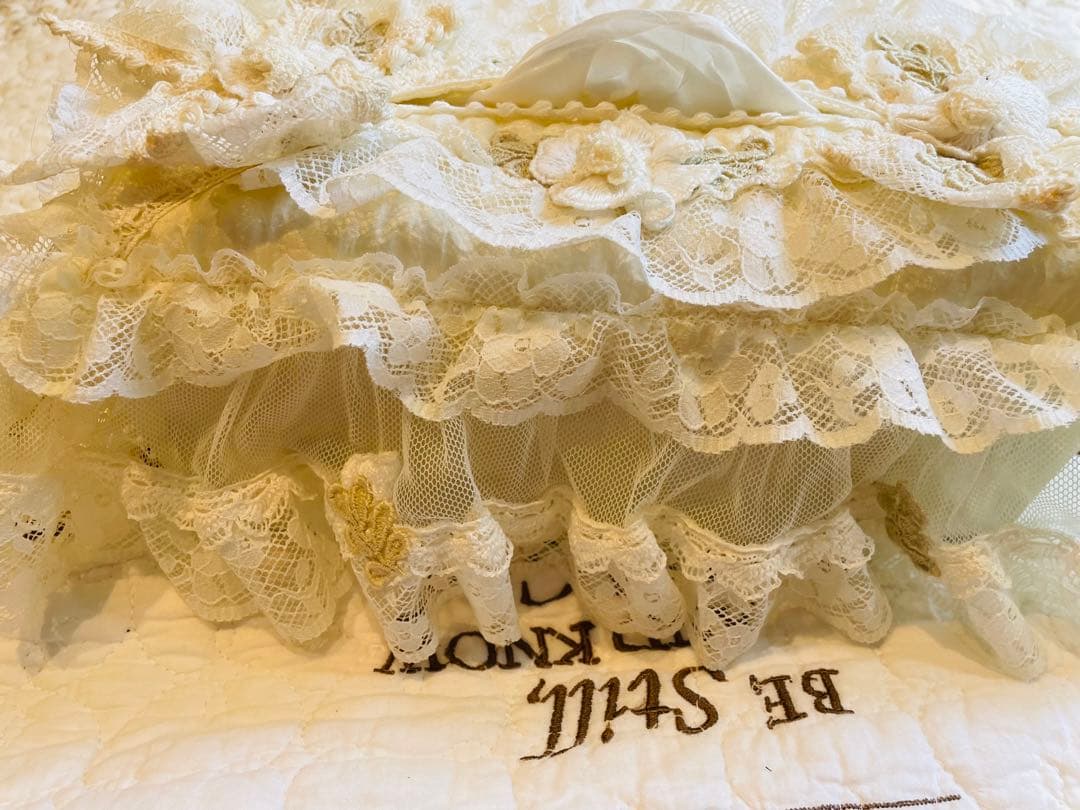 ❤️さえら★ヒスクローネ★エレガント★お花モチーフリボン飾り★チュールフリルカバー