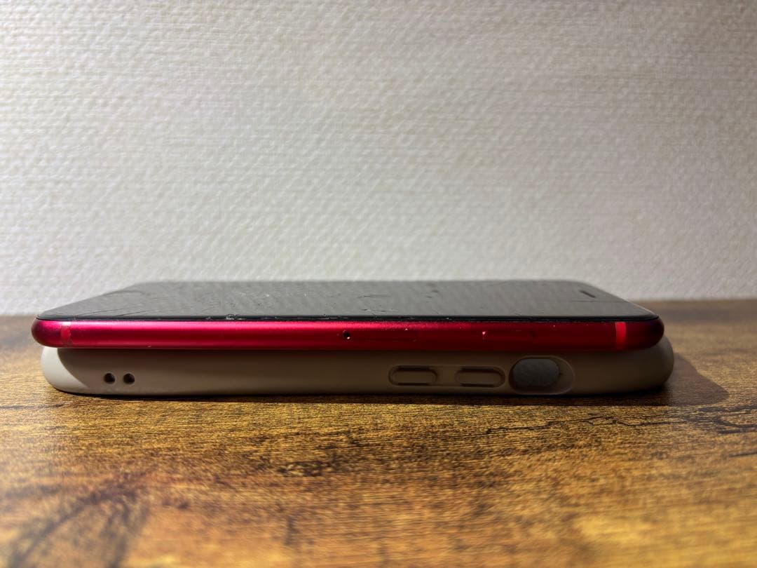 【ジャンク】iPhone SE (第2世代) 赤色 画面&カメラひび割れ