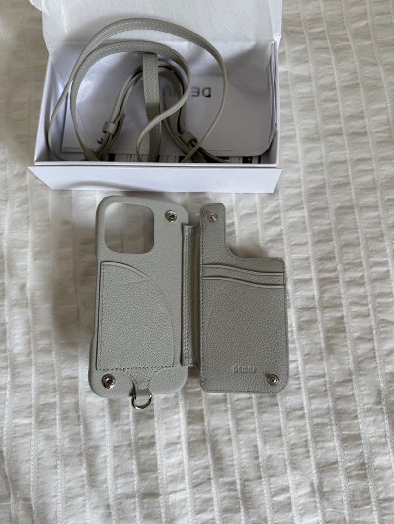 【新品未使用】DEMIU パールカラー 手帳型ケース ストラップ付き