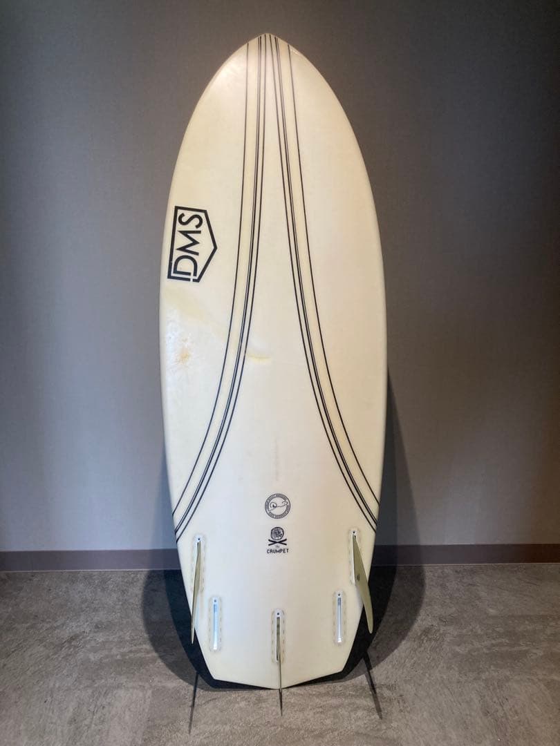 DMS ショートボード トライフィン 5.4 【11月中の手渡し完了のみ対象】
