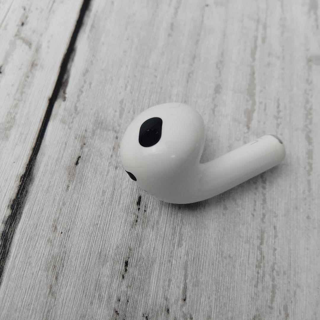 AirPods本体 ケース付　ワイヤレスイヤフォン ホワイト　第3世代