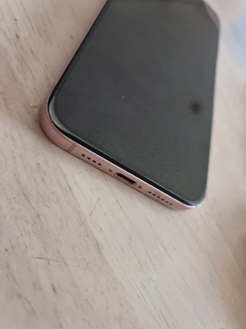 iPhone15plus　ピンク　フェイスid不可背面われあり