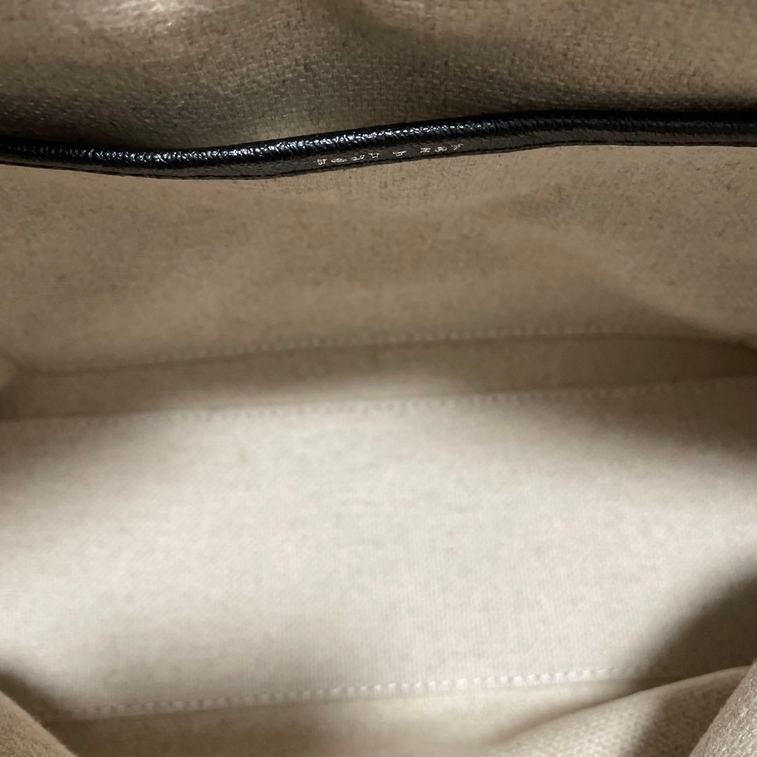 日曜日までの限定値下げ‼️ トゥティエ　ナイロンスモールバッグ　クロ