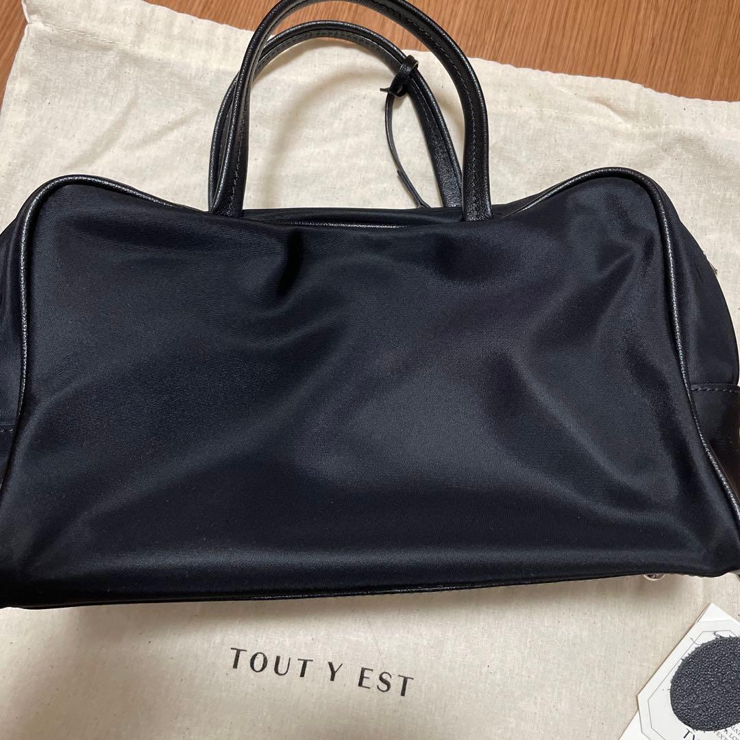 日曜日までの限定値下げ‼️ トゥティエ　ナイロンスモールバッグ　クロ