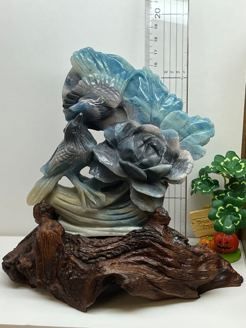 天然石　トロレアイト　カービング　薔薇の2匹の鳥　彫刻台座付きNo.1254