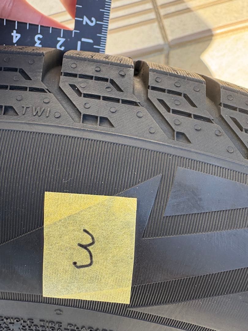 Pirelli 215/60 R17 スタッドレスタイヤホイールセット