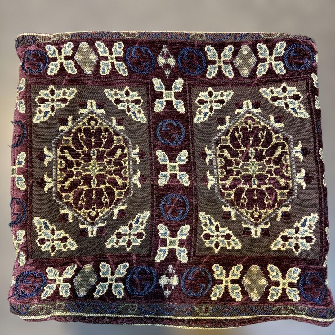 GUCCI グッチ　幾何学模様 クッションカバー　紫　☆レアです。