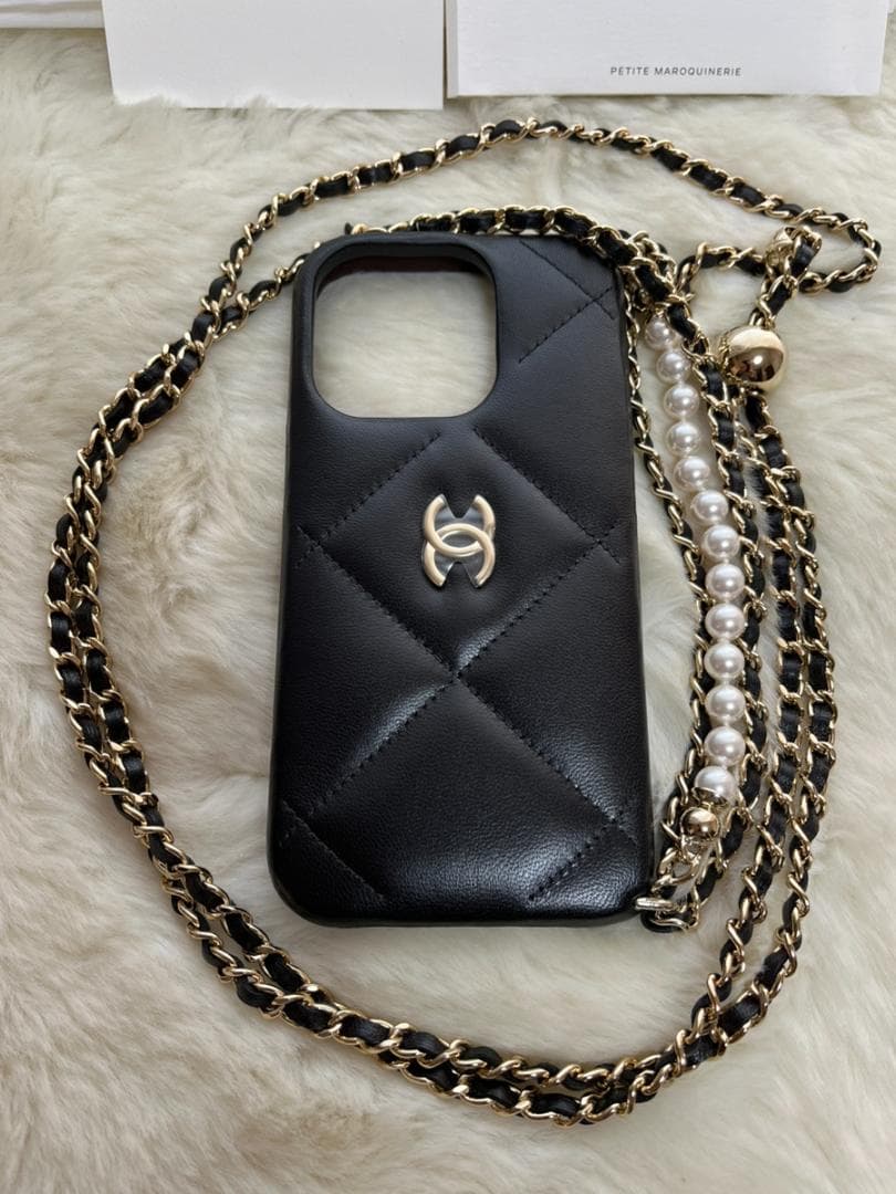 新品未使用 ★CHANEL★チェーン クラッチ iPhone 15Pro ケース