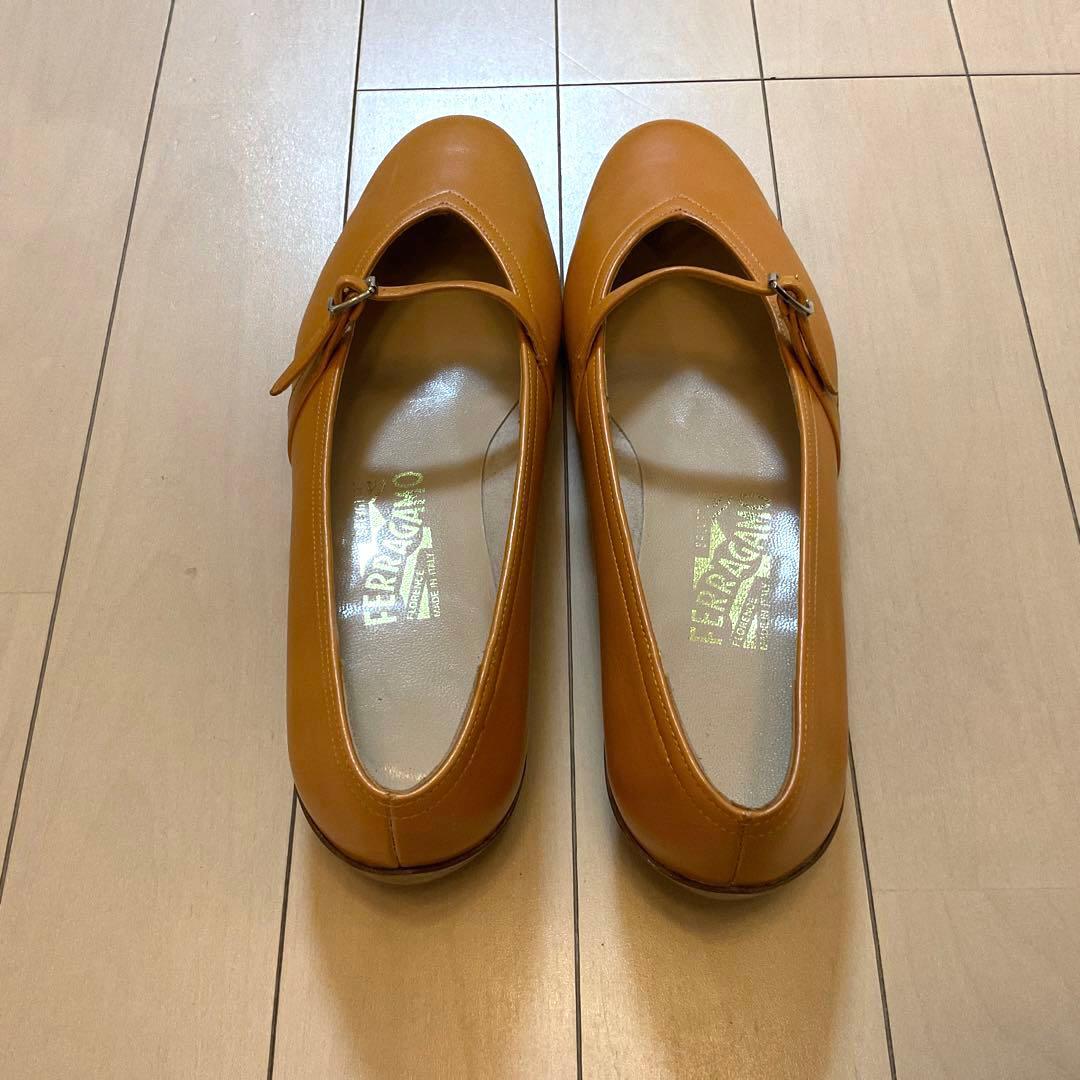 フェラガモ　オードリー　7 (24センチ)