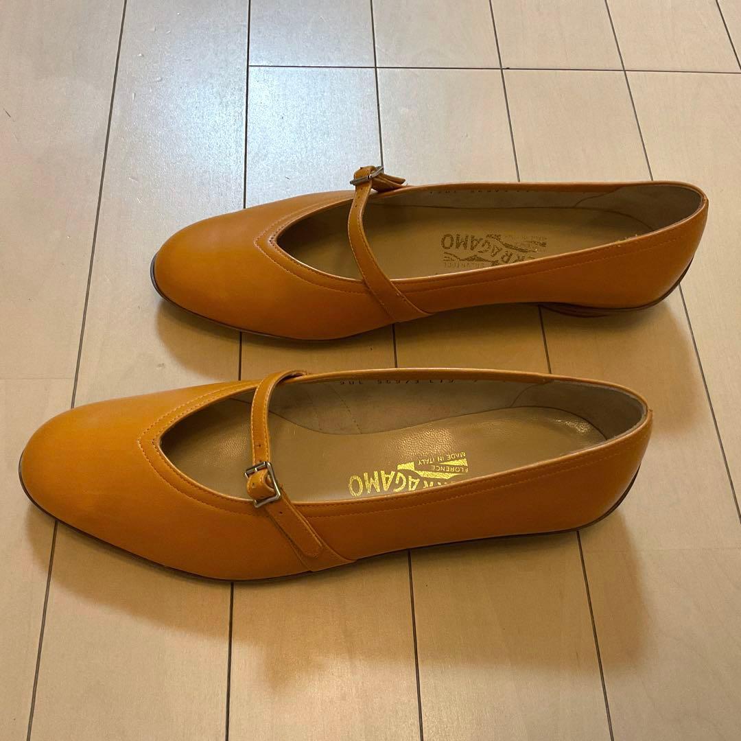 フェラガモ　オードリー　7 (24センチ)