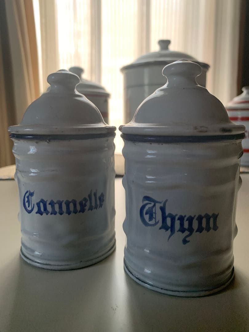 フランスアンティーク　小さなぽってり可愛いホーローのキャニスター2個セット！