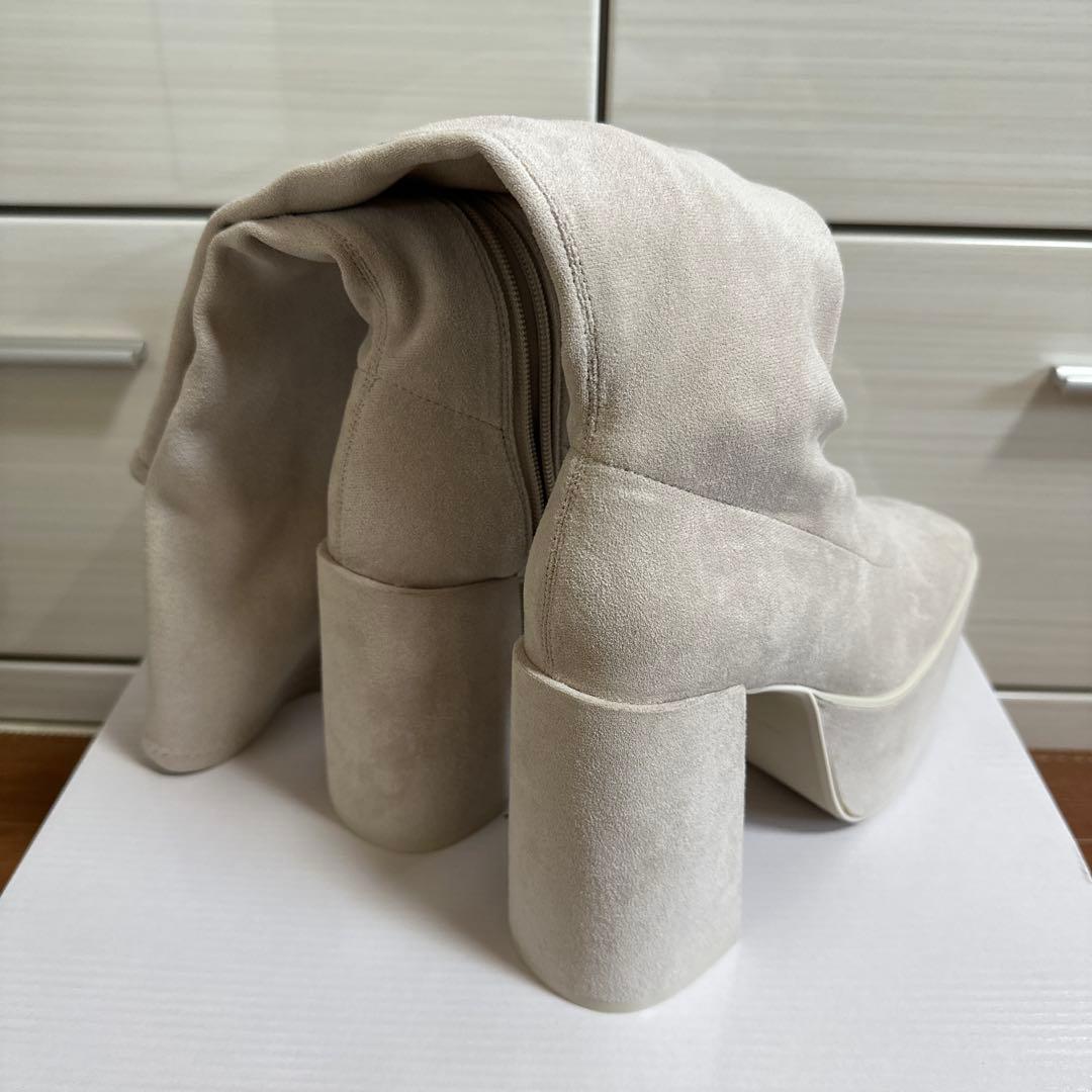 新品★GYDA★ストレッチチャンキーブーツ★ロングブーツ★アイボリーM★ジェイダ