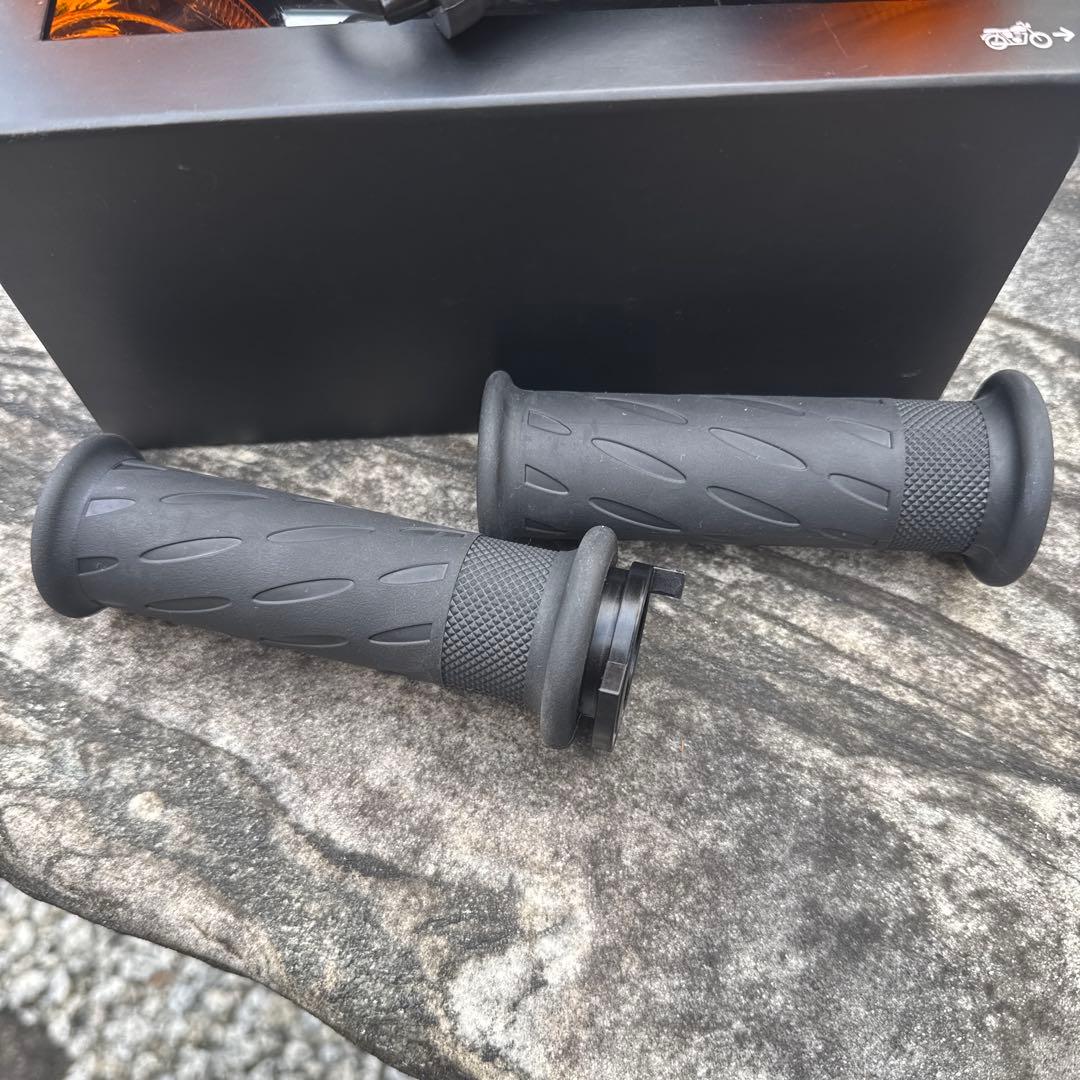 トライアンフ T120純正ウィンカー4個　純正グリップのおまけ付き